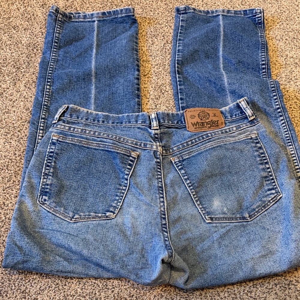 Wrangler Vintage Distressed Classic Blue Denim Jeans 32 x 30